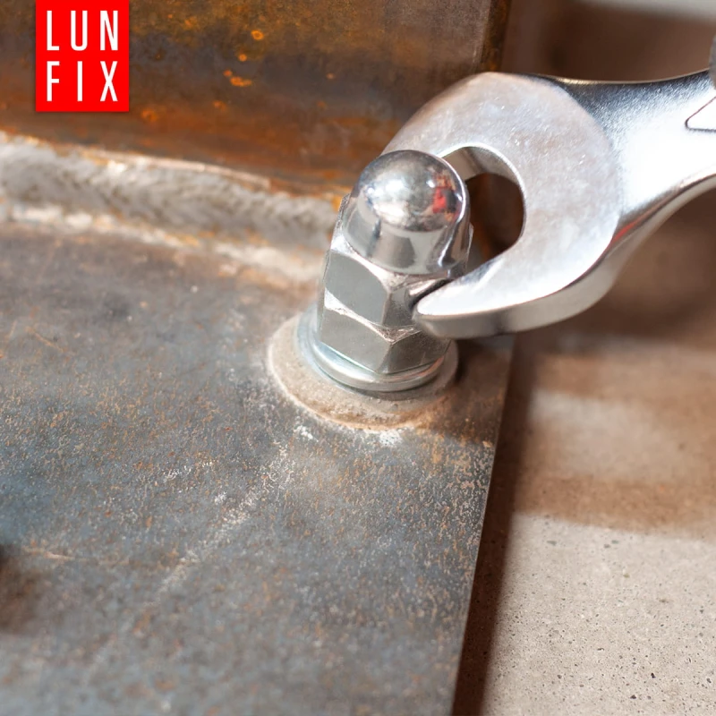 Nakrętka kołpakowa nierdzewna M6 DIN 1587 stal A2 1000szt.